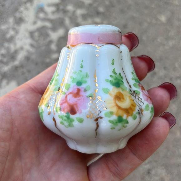 Excellent condition vintage salt and pepper shakers - Picture 2 of 8